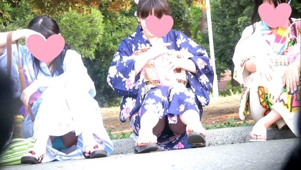 浴衣でも座ってパンチラ