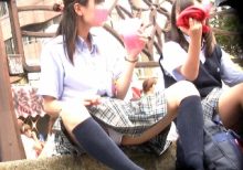 可愛い優等生J○の祭りでのお座り