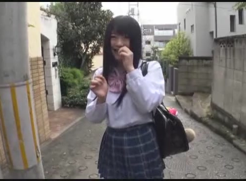 【美乳】アイドル顔の黒髪パイパン制服美少女☆オナニー潮吹き中出し挙句にお掃除フェラまで