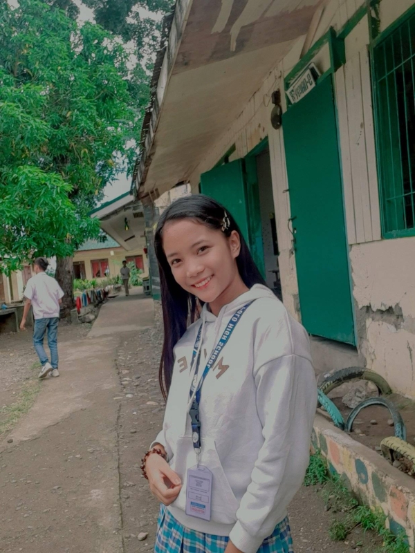 [36-01]田舎の島に住むteen Pinay student、学校へ通い、誕生日を祝い、ビーチでモデルごっこをし、たまにはみんなでプールへ行く、そんな画像集379pics