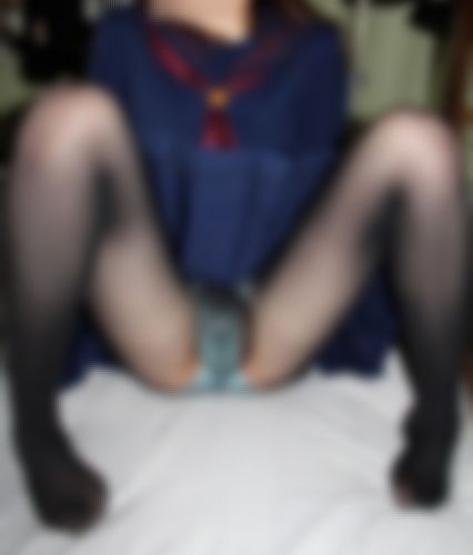 【期間限定販売】これは絶対抜けます！完全顔出し　素人　本物制服撮影　セーラー服　黒パンスト画像1　【ZIPファイル】