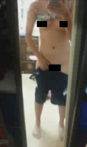 伝説配信　j〇ロリ風　パンツのシミから結局全裸見せてくれる