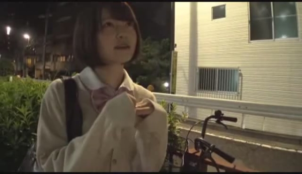 【ちっぱい美乳】黒髪ショートカットのパイパン制服美少女が中出しされる