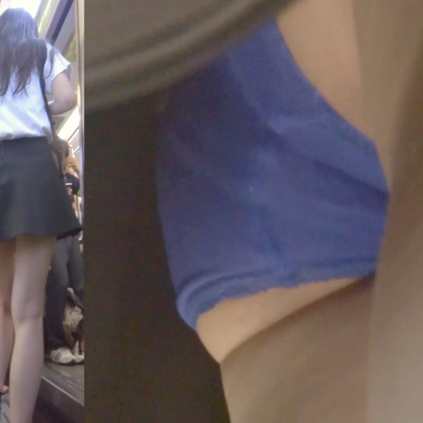 パンチラ盗撮 OLさん 超ミニスカの中身は青パンツ