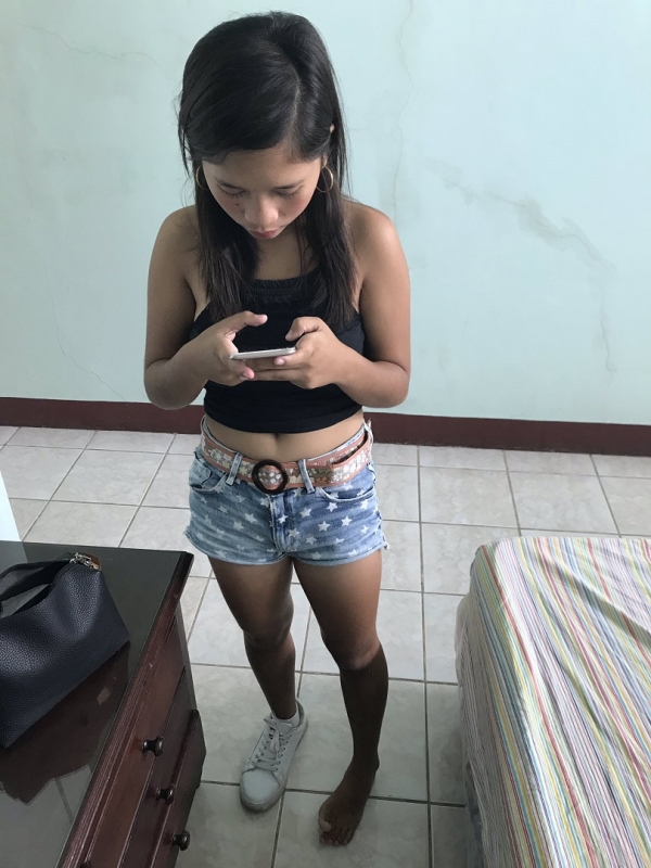 [01-01]10代フィリピーナ巨乳少女宅を訪問した時の画像たち【画像集】