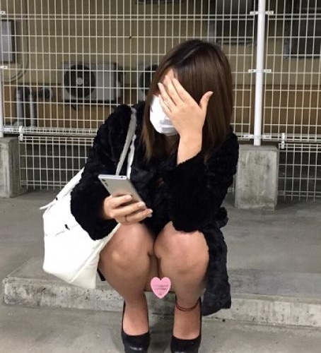 座り込みパンチラ