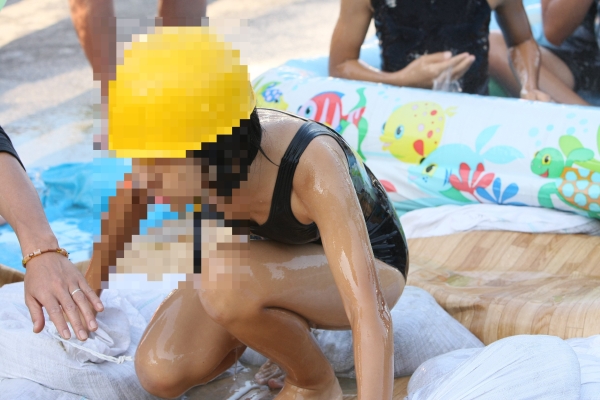 ローションスク水運動会09