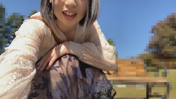 【羞恥さんぽ】黒髪の清純系女子大生が野外で電マオナニー