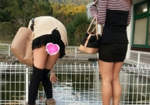 某サービスエリアにて短すぎるスカートからパンチラしまくり映像