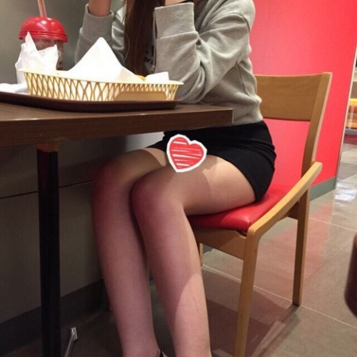 生足美脚JDの純白パンティ