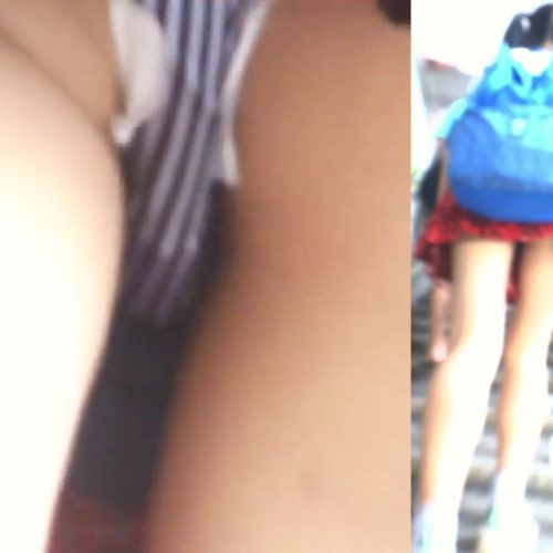 パンチラ盗撮 ツインテールなロリ風女子 縞パンツが食い込み ナプキン付き