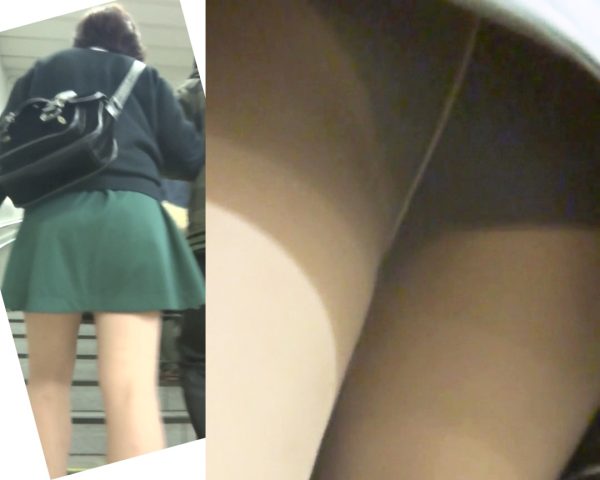 パンチラ盗撮 女子大生 階段で彼氏と腕組みしながら黒パンチラ