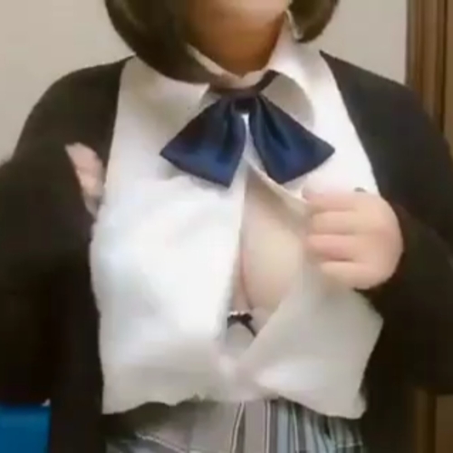 かわいすぎるショートボブJKの巨乳おっぱい