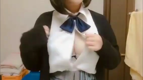 かわいすぎるショートボブJKの巨乳おっぱい