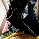 【盗撮】独り暮らしを始めた『妹』の洗濯カゴの服・下着・染みパンをチェック？