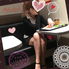 そそる生足のくっきりパンチラ