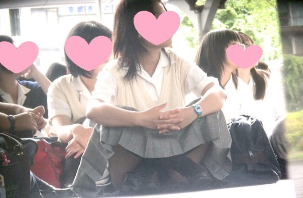 【レア】集合場所での体育座り