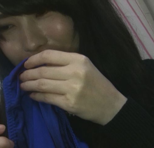 【パンツ染み】 おねえさんの青いおパンツの汚ジミは不思議なニオイ♪
