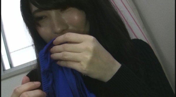 【パンツ染み】 おねえさんの青いおパンツの汚ジミは不思議なニオイ♪