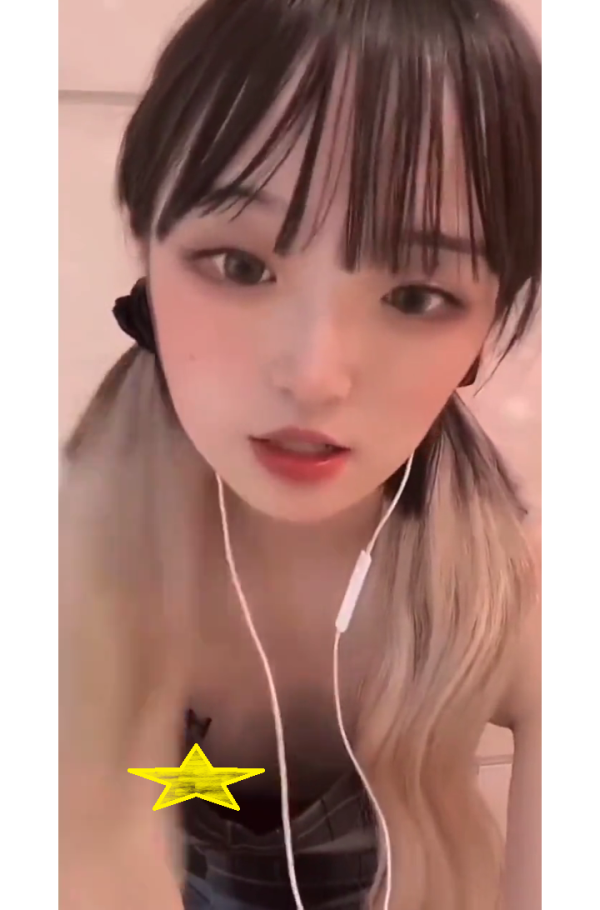 乳見えすぎ4名胸チラ