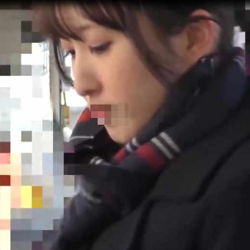 【顔出し】通学中の制服美少女