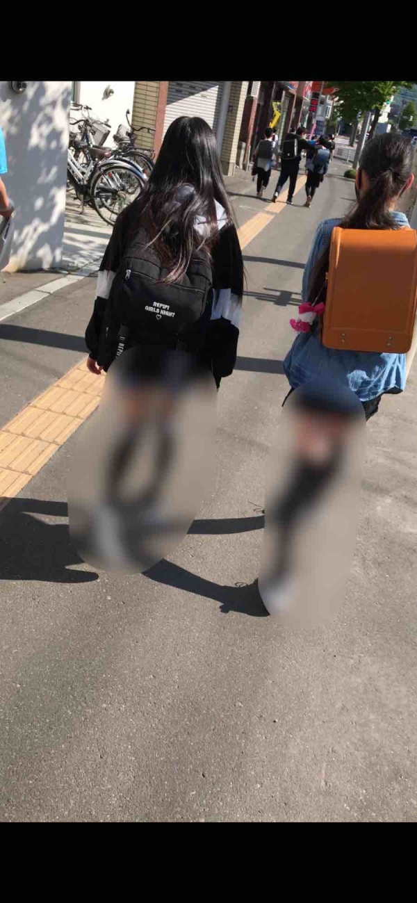 抜ける!JSのロリロリ生脚複数人??