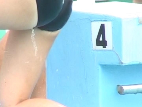 スクール水着で美少女達が水泳大会 2