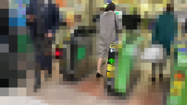 【電車痴漢】【OL風ムチムチ美女】【パイパンマ〇コに濃厚精子注入】★只今発情期といった美人女子★締まりのいい膣に精子をぶち込み★神回