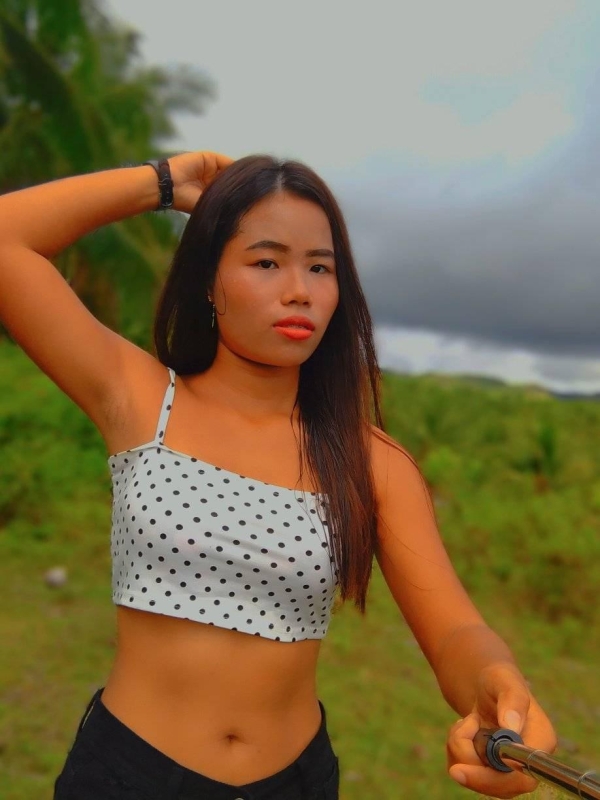 [02-07]19のPinay studentからの画像が止まらない。モデル志望の田舎娘からどんどんと送り付けられてくる画像たちをひたすら受信する2020年10月分(水着あり)