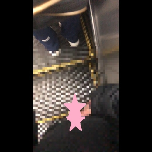 【ぶっかけ未遂】若い娘達に背後から忍び寄る　3
