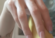 俺の彼女の手だけです。