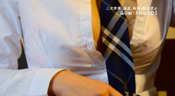 おっぱいが大きすぎてシャツが閉まりません！