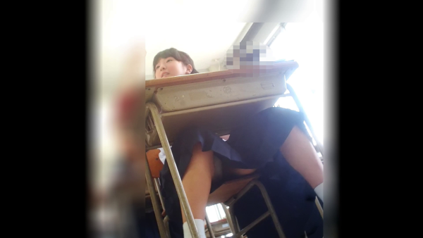 J〇授業中パンチラ