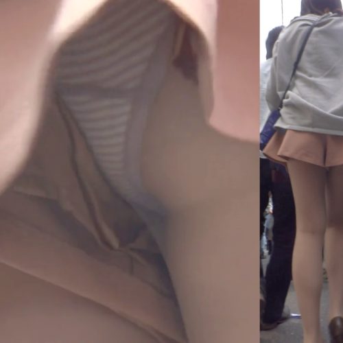 パンチラ盗撮 女子大生 アキバの路上で見えちゃった縞パンツ