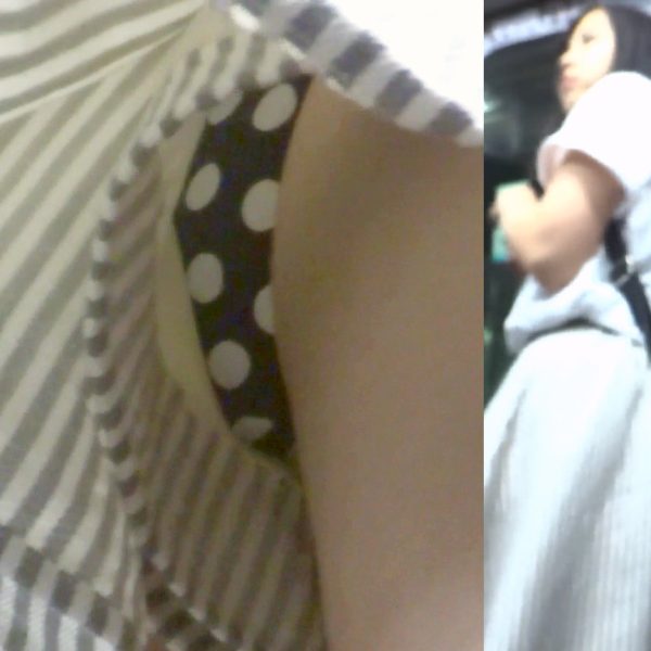 パンチラ盗撮 学生さん(私服) 水玉パンツを強引にフロントから撮影