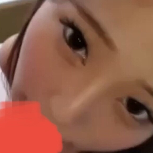 エロ可愛い女の子♪撮られるのが大好き♪クラスで人気上位の顔とスタイル♪