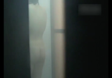 そこに隙間がある限り　The Peeping Eye