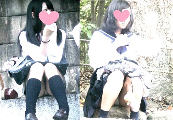 お祭りで座っている制服J〇