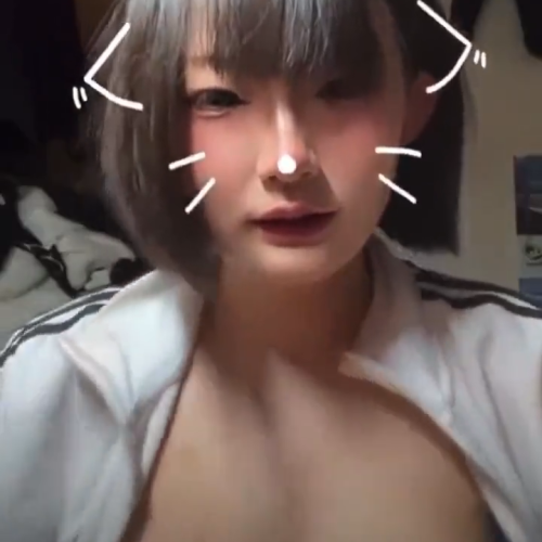 乳見えすぎ4名胸チラ