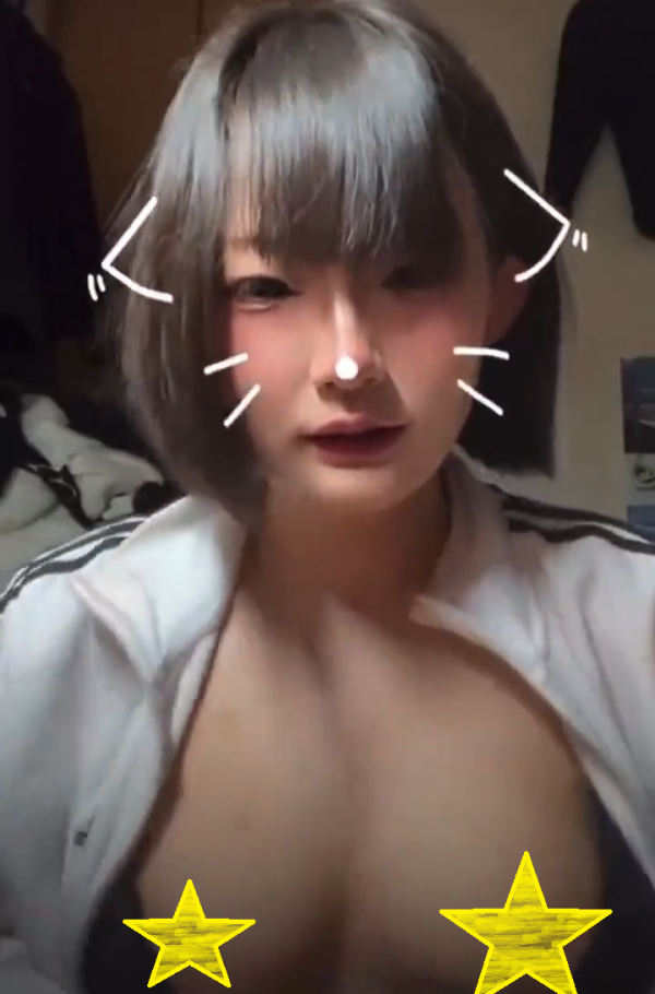 乳見えすぎ4名胸チラ