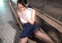 超変態的 野外露出オナ美女②