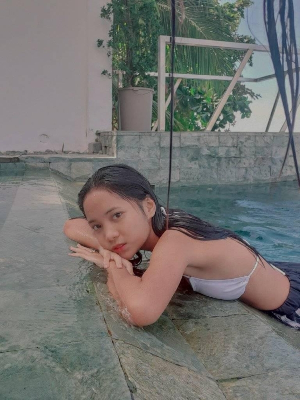[36-01]田舎の島に住むteen Pinay student、学校へ通い、誕生日を祝い、ビーチでモデルごっこをし、たまにはみんなでプールへ行く、そんな画像集379pics