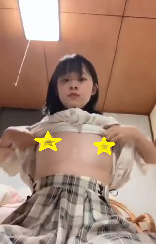 2名の配信者の胸チラマンコ見せ変態配信