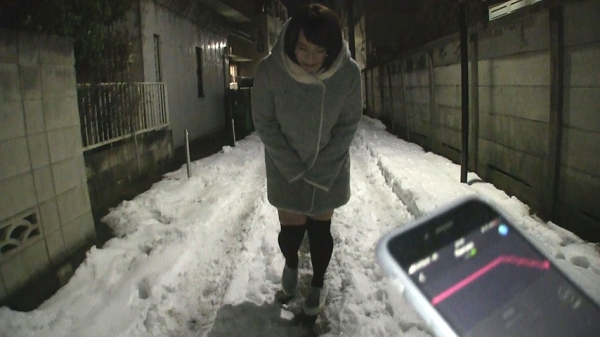 【野外羞恥さんぽ】雪の中、遠隔バイブで教え子とスパルタ散歩www