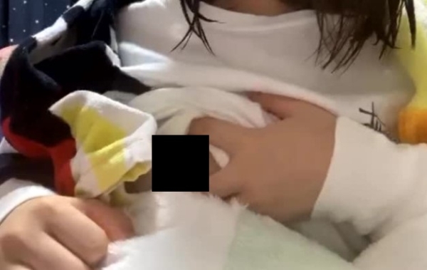 j〇風風呂上り　かわいい乳首を見せる