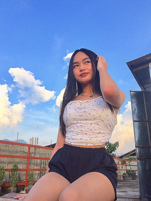 [10-07]地元ではスーパー有名な可愛いteenage Pinay studentから送られてくる画像が溜まってきたので、ここで1回まとめて出します。な画像たち