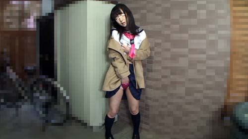 【個人撮影動画】セーラー服少女　野外露出　強制オナニー