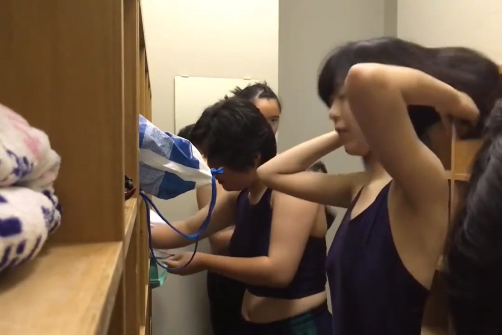 学校女子更衣室盗撮 