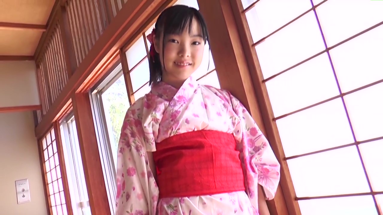 小林桃華 – 太陽とサマースクール - frame at 1m19s